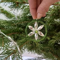 A bouquet in Bengali - a Christmas tree decoration (1)